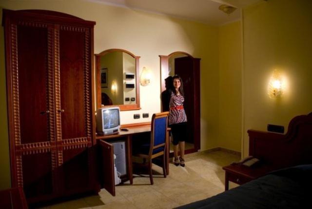 סרה סן ברונו Hotel Duca Di Calabria מראה חיצוני תמונה