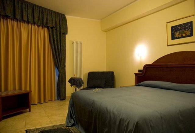 סרה סן ברונו Hotel Duca Di Calabria מראה חיצוני תמונה