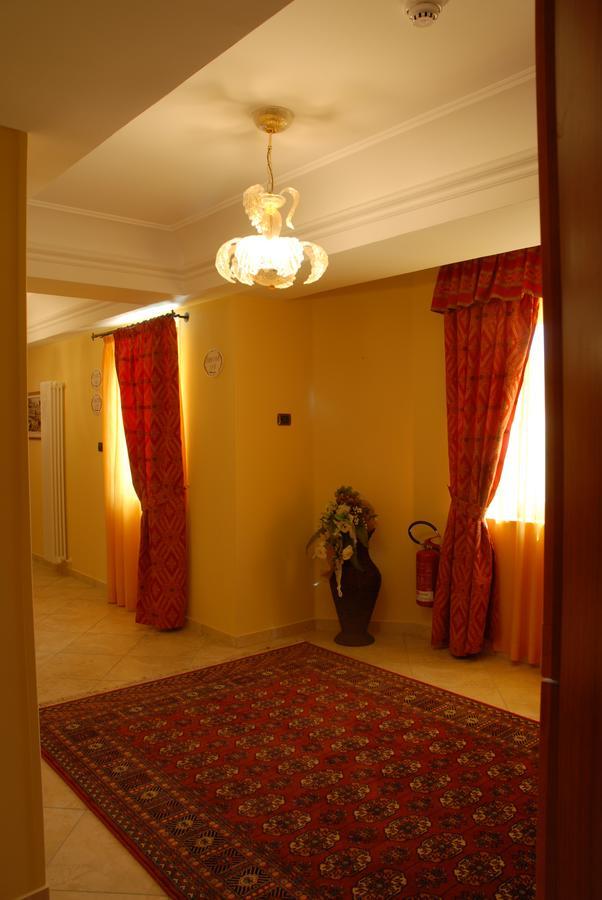 סרה סן ברונו Hotel Duca Di Calabria מראה חיצוני תמונה