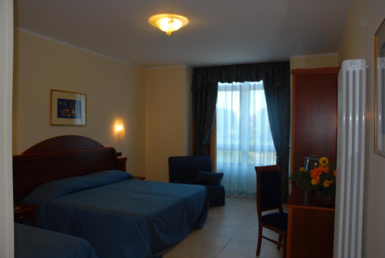 סרה סן ברונו Hotel Duca Di Calabria מראה חיצוני תמונה