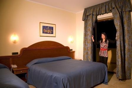 סרה סן ברונו Hotel Duca Di Calabria חדר תמונה